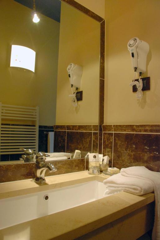 Double or Twin Room,64879501:JPEG